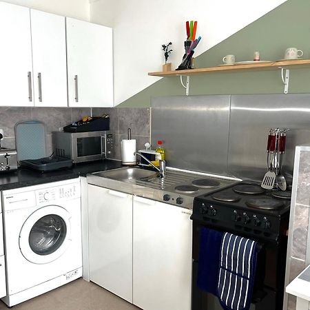 Crescent Apartment - Modern 1 Bedroom First Floor Goodmayes Zewnętrze zdjęcie
