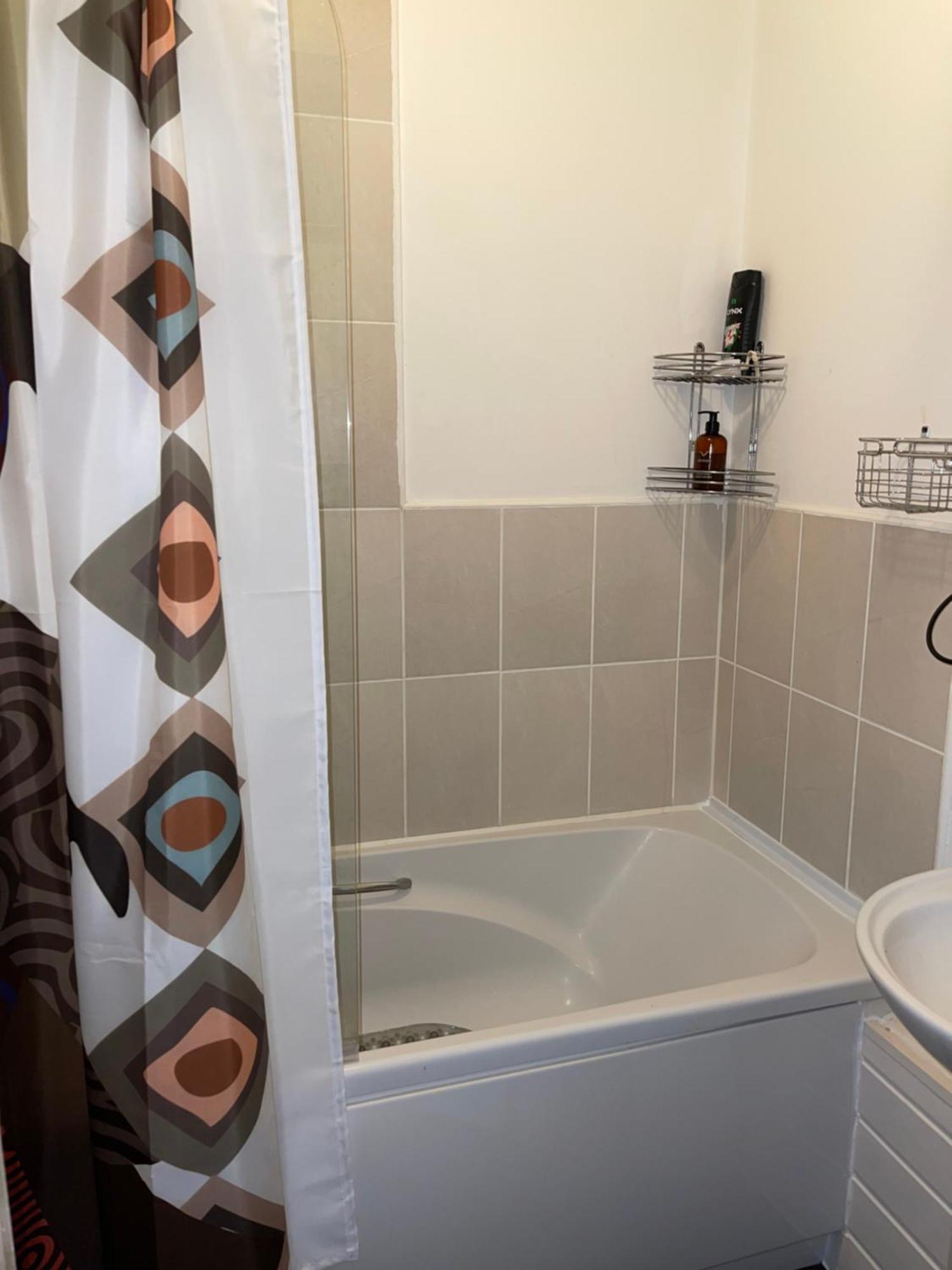 Crescent Apartment - Modern 1 Bedroom First Floor Goodmayes Zewnętrze zdjęcie