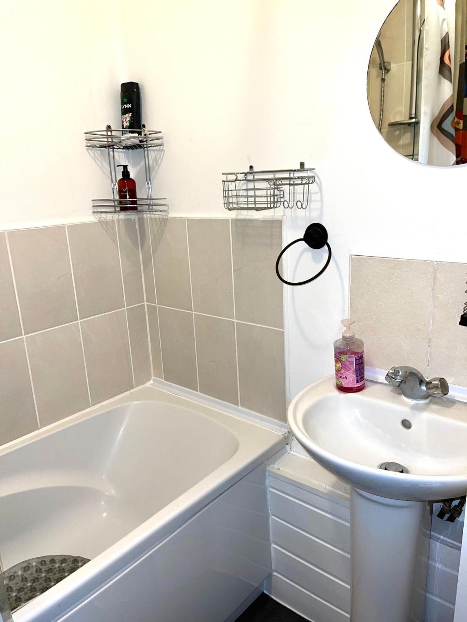 Crescent Apartment - Modern 1 Bedroom First Floor Goodmayes Zewnętrze zdjęcie