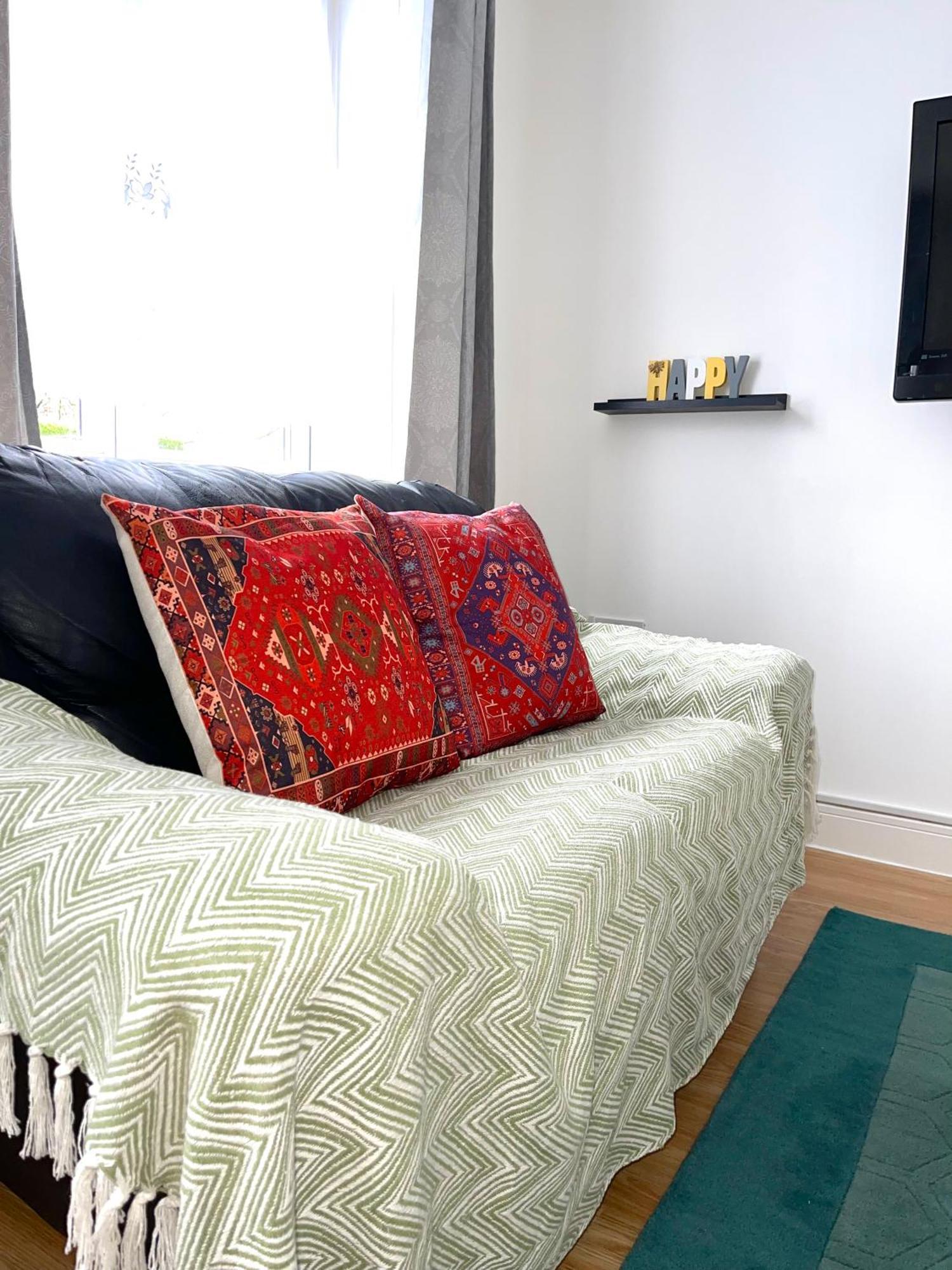 Crescent Apartment - Modern 1 Bedroom First Floor Goodmayes Zewnętrze zdjęcie