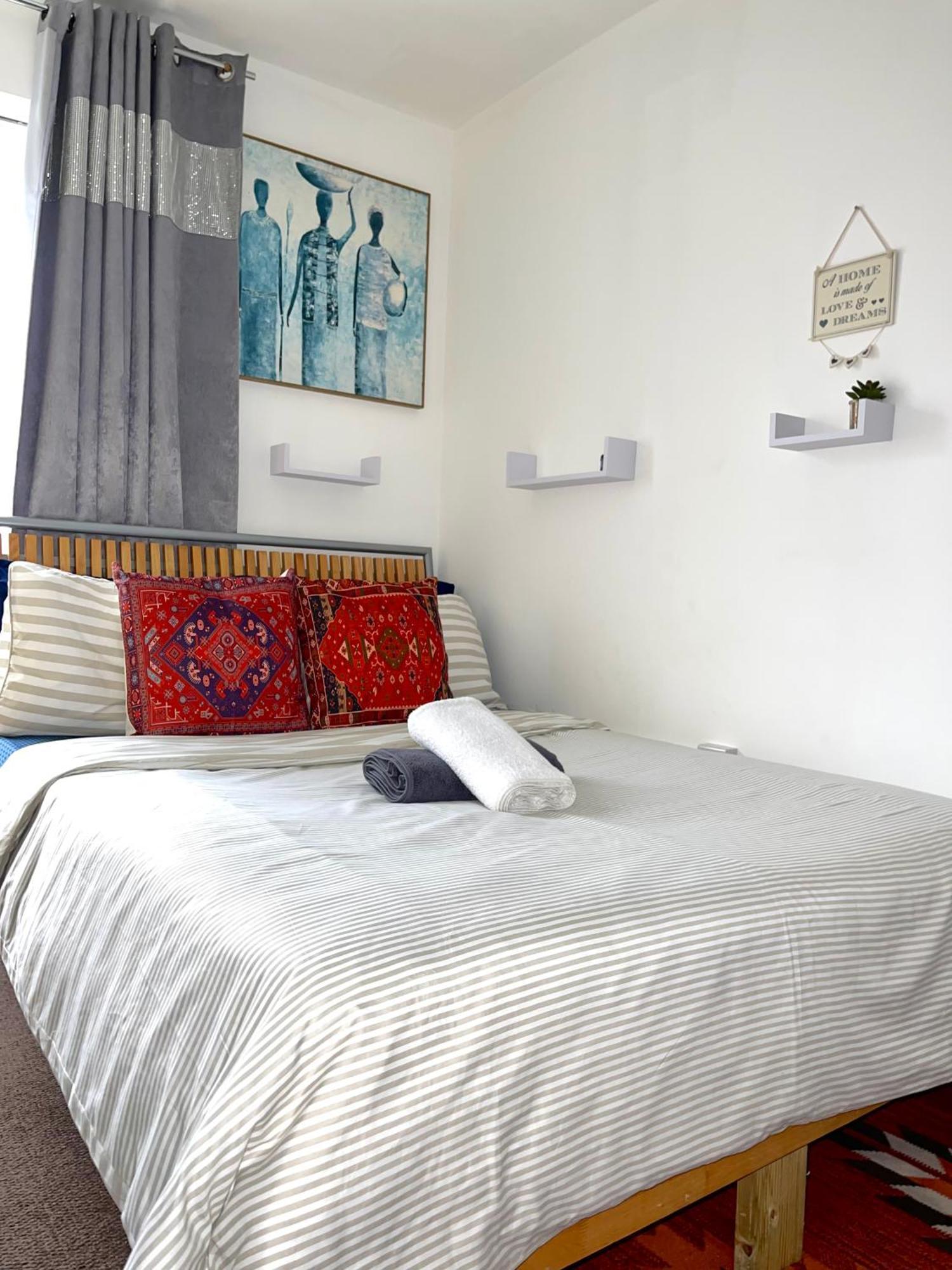Crescent Apartment - Modern 1 Bedroom First Floor Goodmayes Zewnętrze zdjęcie